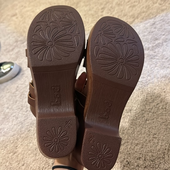 b.o.c. Women's Jillian Sandal in brown size 7 NWOT - Picture 4 of 6